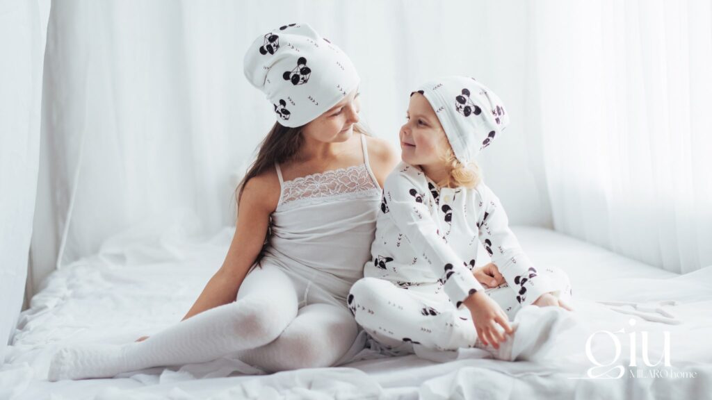 Dziecko z pluszowym misiem na hipoalergicznym materacu dziecięcym 80x180
